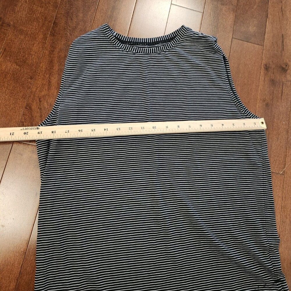 Lululemon women's black and white stripe tank top - Picture 4 of 5